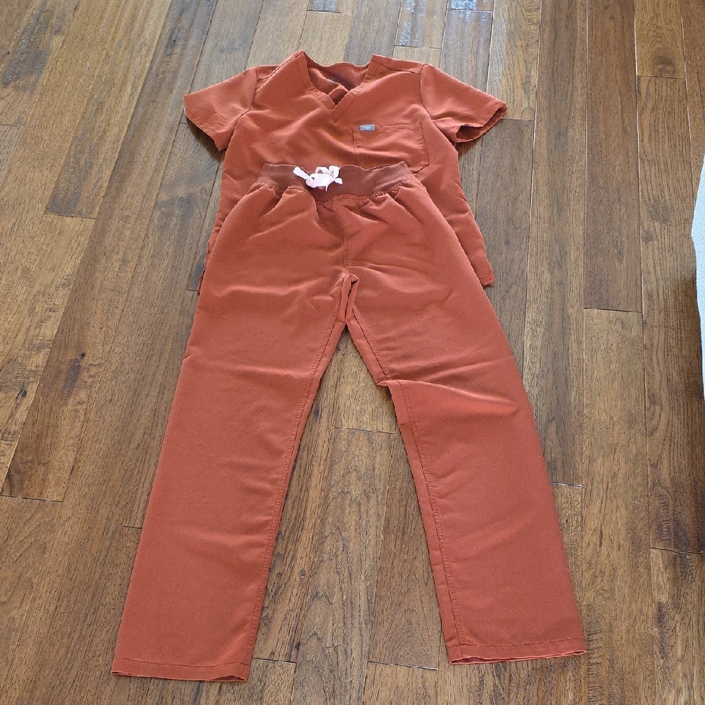 Rust Orange Scrub Set - Picture 1 of 5